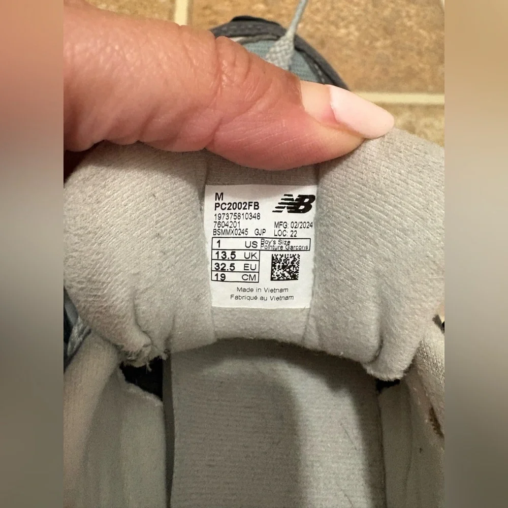 FLAWED New Balance 2002R Gray/ Blue Sneakers Kids Size 1 Little Kid